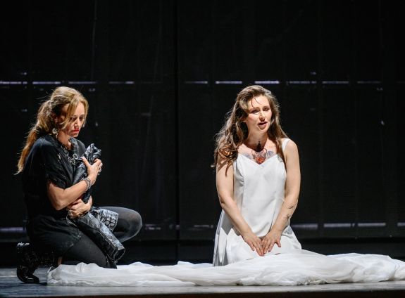 Julia Rutigliano, Camille Schnoor © Oliver Vogel