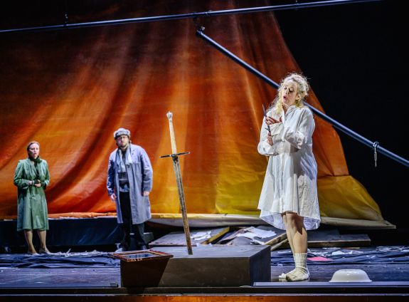 Opernfestspiele Heidenheim_2026_MACBETH_Leah Gordon, Julia Rutigliano, Rory Dunne_©_Oliver Vogel