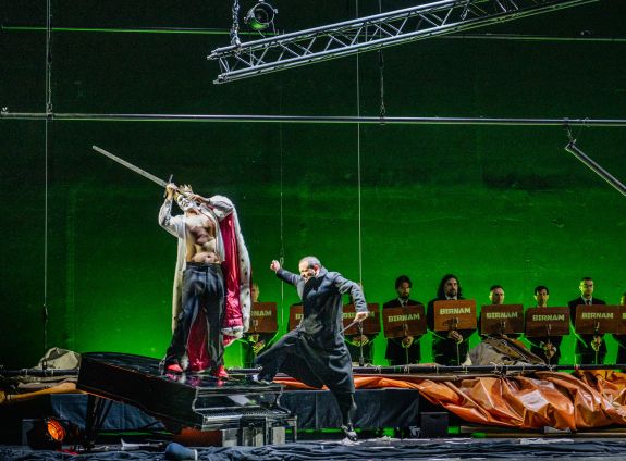 Opernfestspiele Heidenheim_2026_MACBETH_Thomas Weinhappel, David Esteban, Chor_©_Oliver Vogel (2)