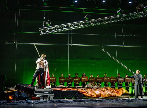 Opernfestspiele Heidenheim_2026_MACBETH_Thomas Weinhappel, David Esteban, Chor_©_Oliver Vogel