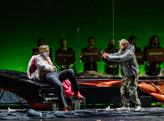 Opernfestspiele Heidenheim_2026_MACBETH_Thomas Weinhappel, Santiago Bürgi, Chor_©_Oliver Vogel (2)